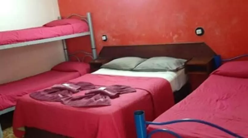 هتل Hostel & Posada Noelia