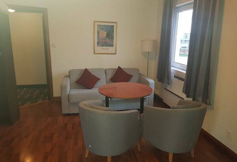 Stord Folkehøgskule Sommarhotell Leirvik