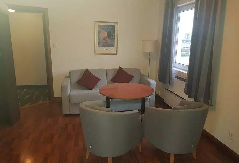 Stord Folkehøgskule Sommarhotell Leirvik