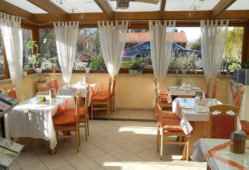 ホテル Pension Mittag