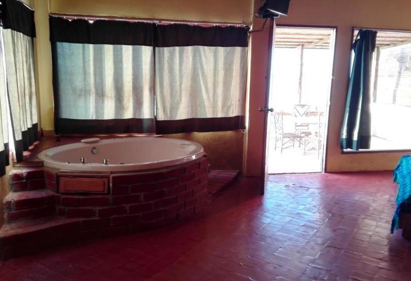 فندق Punta Ballenas Inn  Máncora