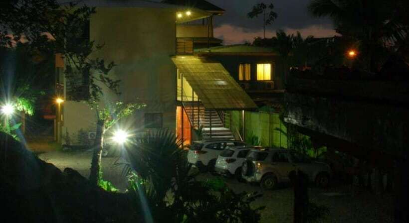 בית מלון כפרי Sea Towers