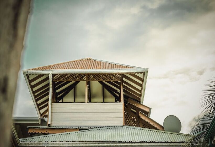 בית מלון כפרי Sea Towers