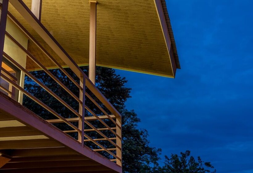 בית מלון כפרי Sea Towers