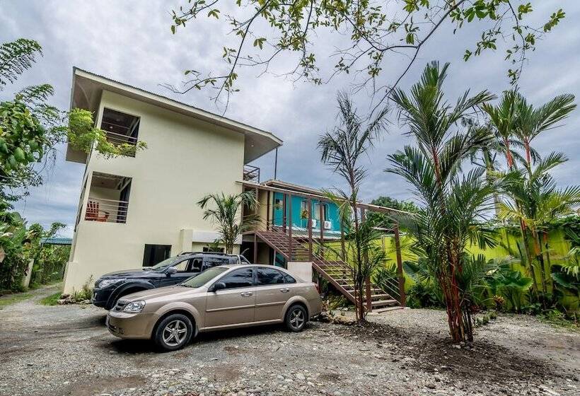 בית מלון כפרי Sea Towers