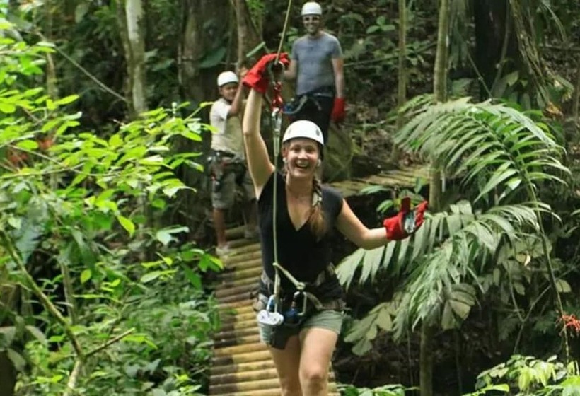 בית מלון כפרי Sea Towers