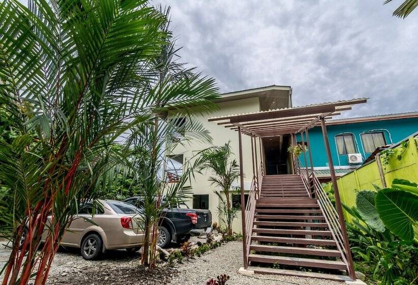 בית מלון כפרי Sea Towers