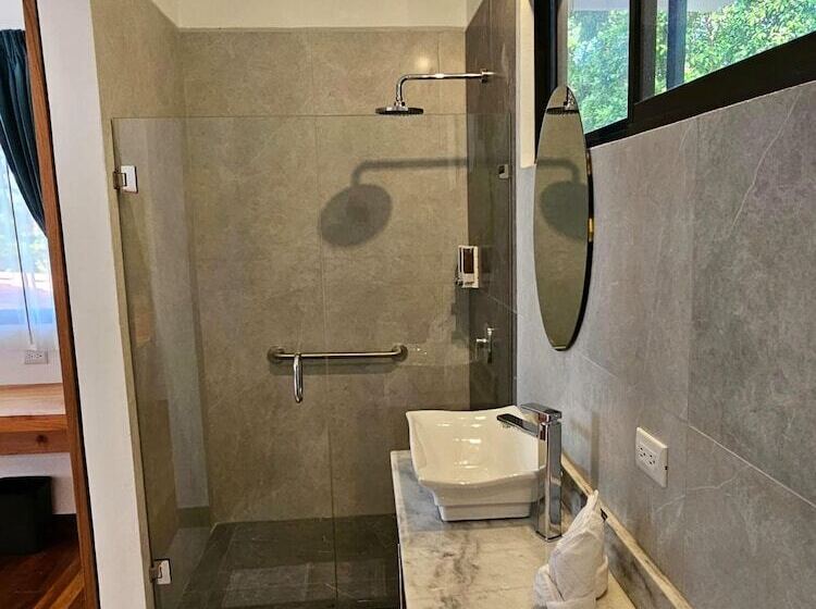 בית מלון כפרי Sea Towers