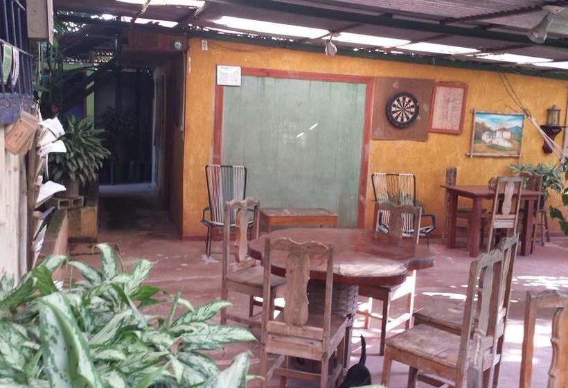 Montaña Linda Hostel Orosi