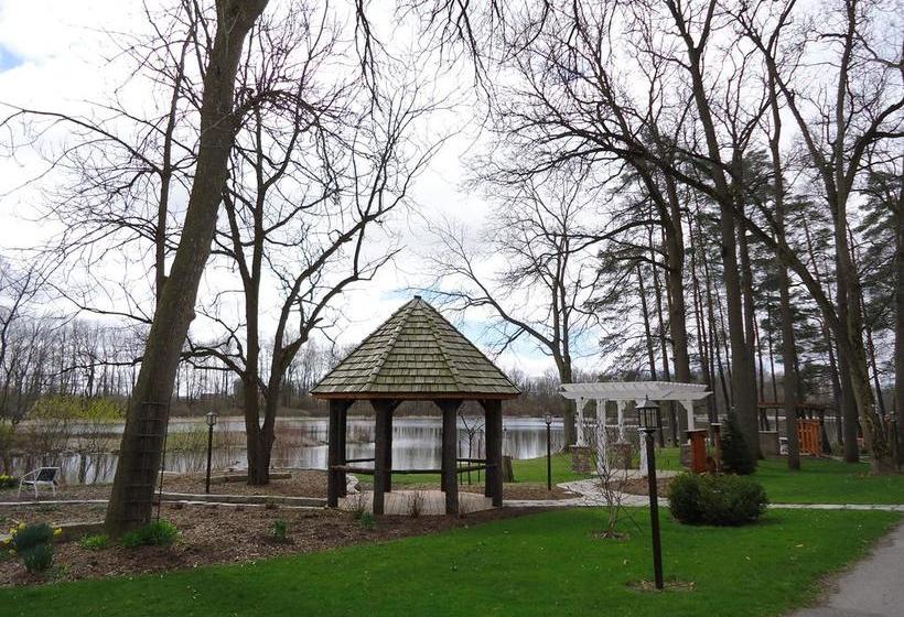 Forest Motel & Woodland Retreat