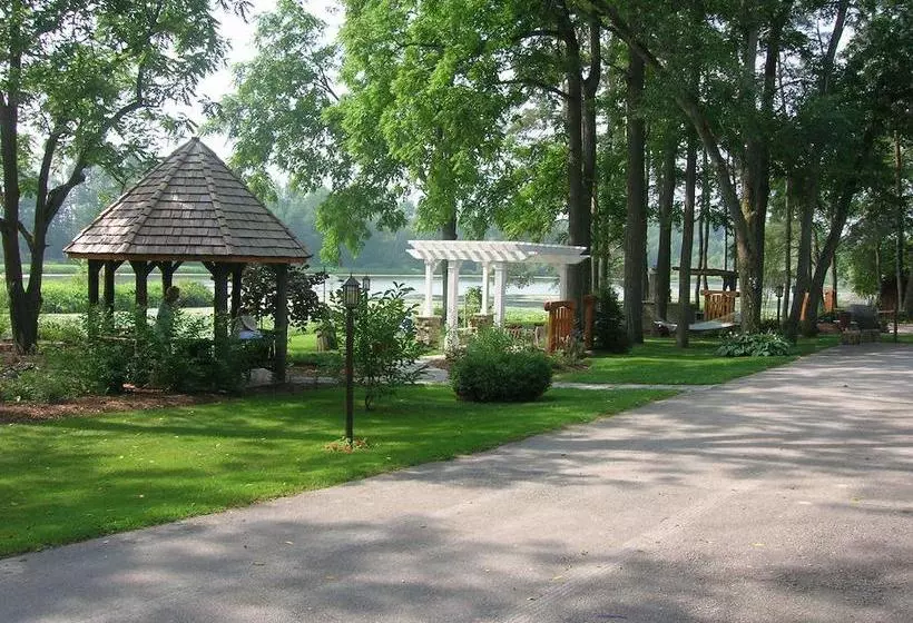 Forest Motel & Woodland Retreat