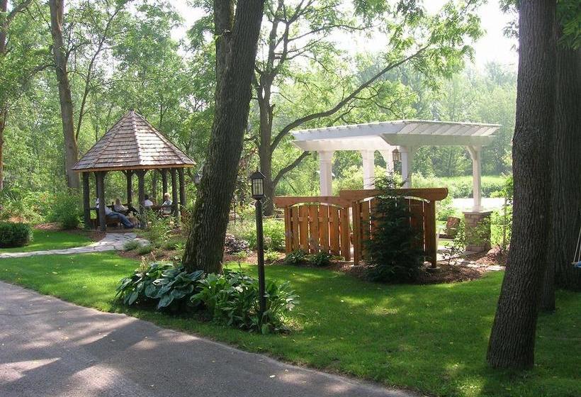 Forest Motel & Woodland Retreat