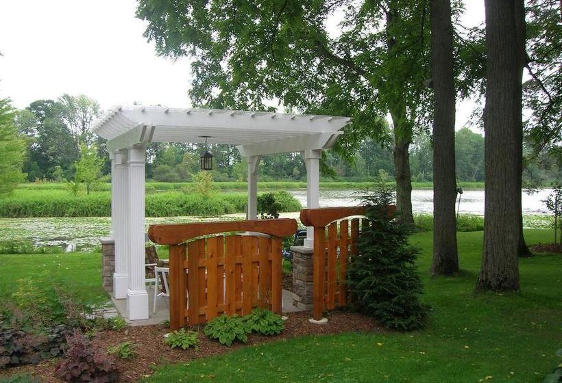 Forest Motel & Woodland Retreat