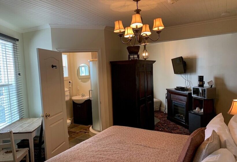 فندق Auberge De La Tour Du Lac