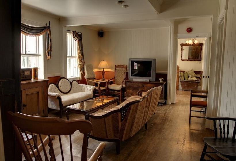 فندق Auberge De La Tour Du Lac