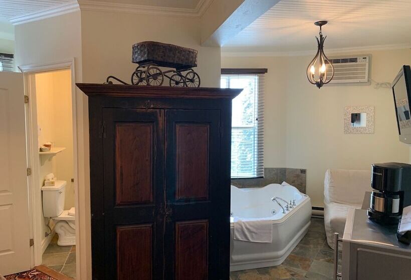 فندق Auberge De La Tour Du Lac