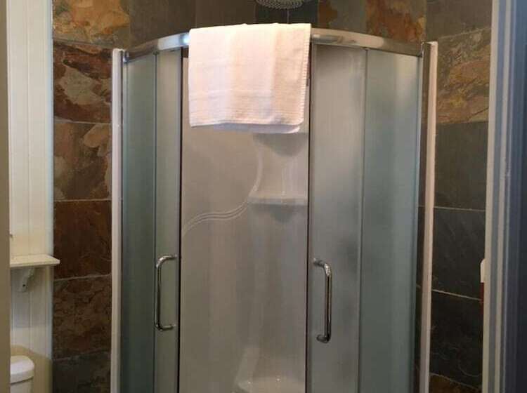 فندق Auberge De La Tour Du Lac