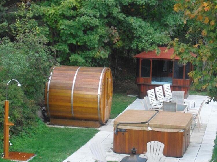 فندق Auberge De La Tour Du Lac