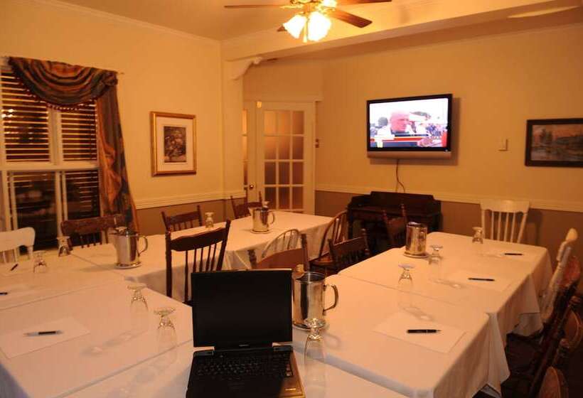 فندق Auberge De La Tour Du Lac