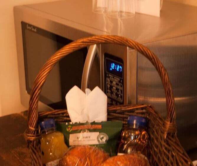 فندق Auberge De La Tour Du Lac