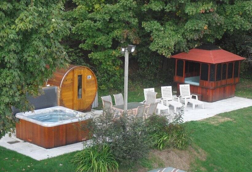 فندق Auberge De La Tour Du Lac