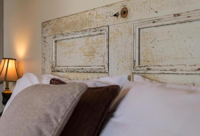 فندق Auberge De La Tour Du Lac