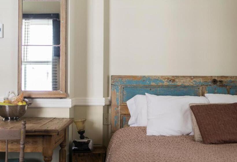 فندق Auberge De La Tour Du Lac