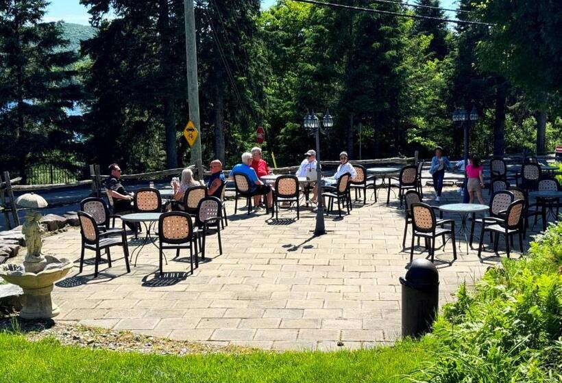 فندق Auberge De La Tour Du Lac