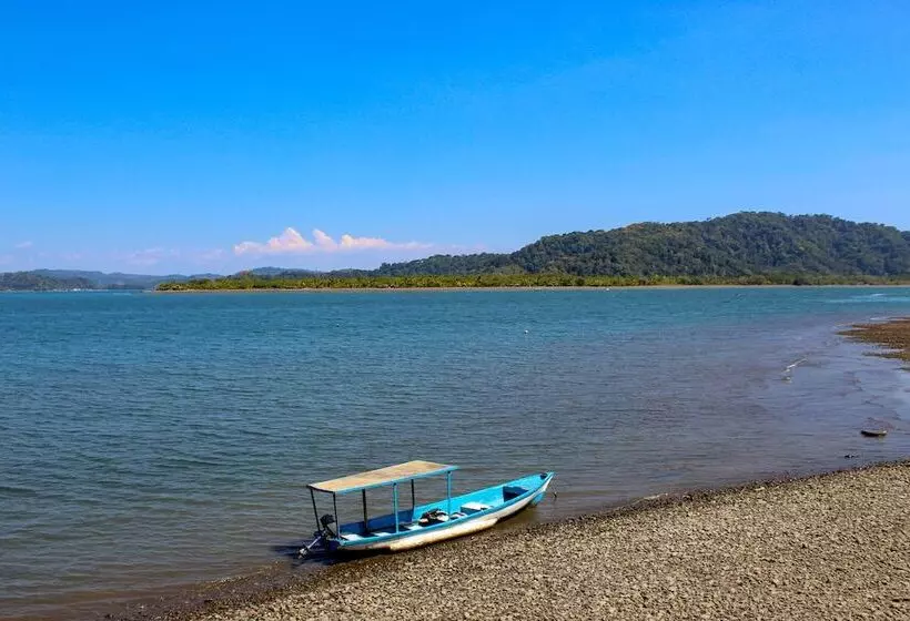 هتل Banana Bay Marina