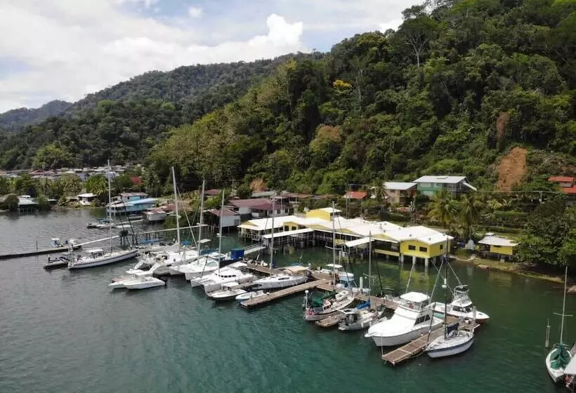 هتل Banana Bay Marina