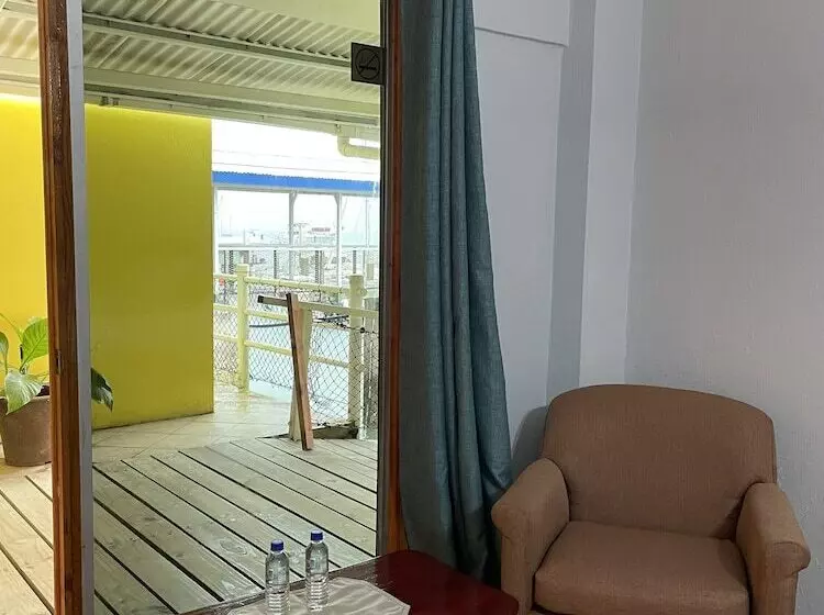 هتل Banana Bay Marina