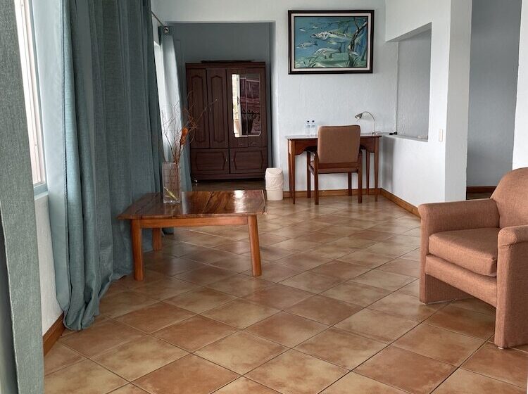 Отель Banana Bay Marina