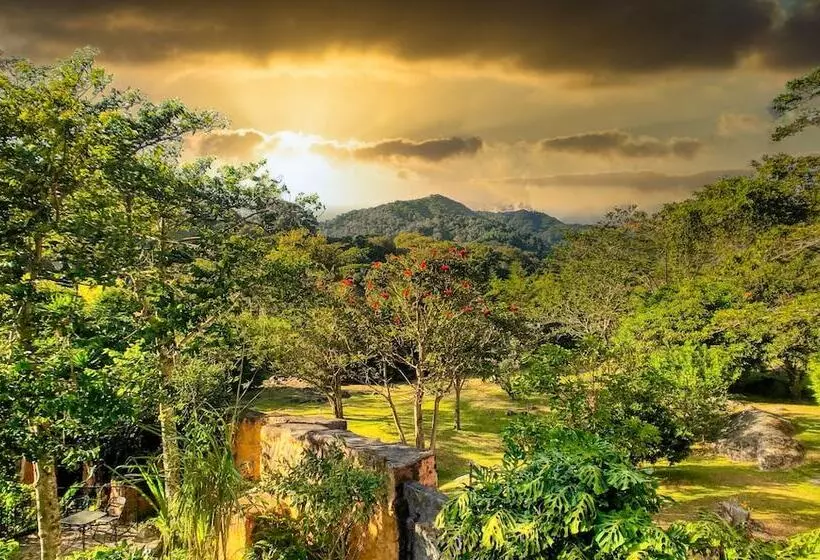 Hotelli Boquete Garden Inn