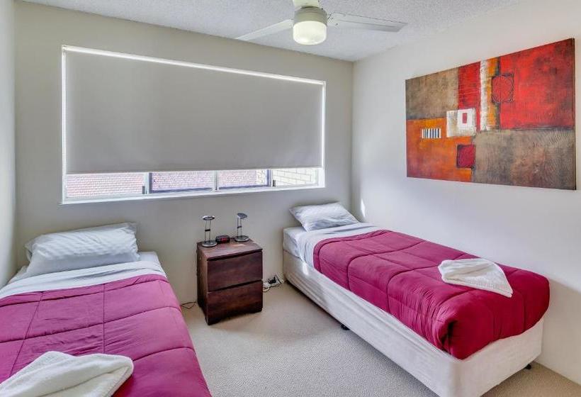 ホテル Cheltenham Apartments