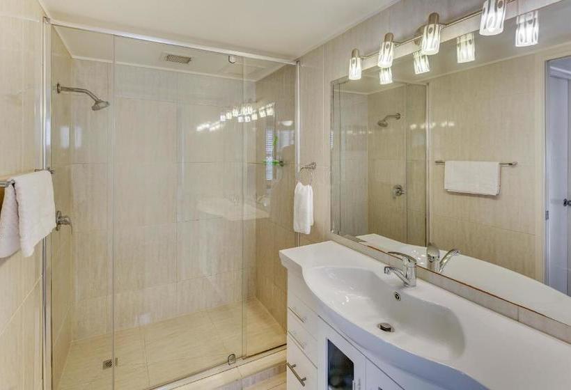 ホテル Cheltenham Apartments