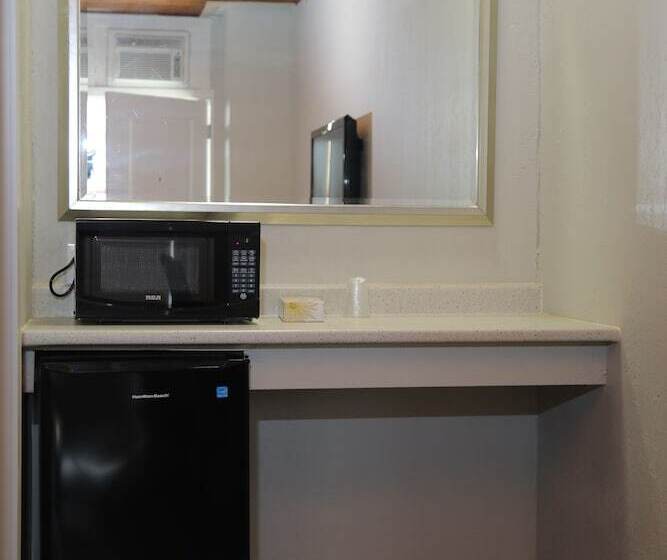 Отель Fraser Inn