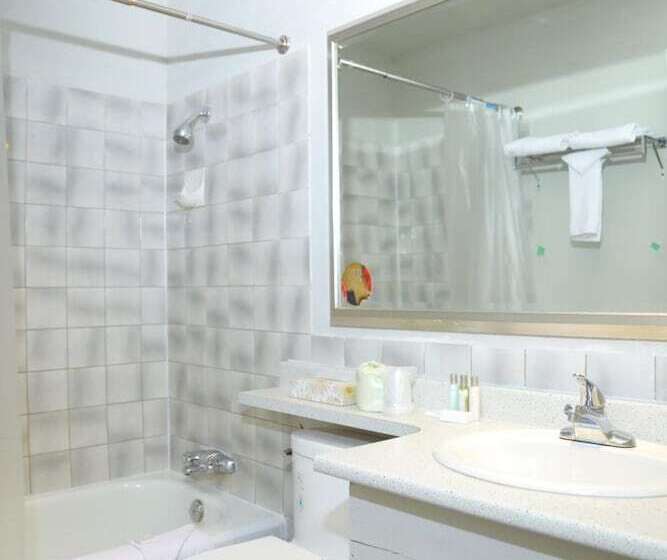 Отель Fraser Inn