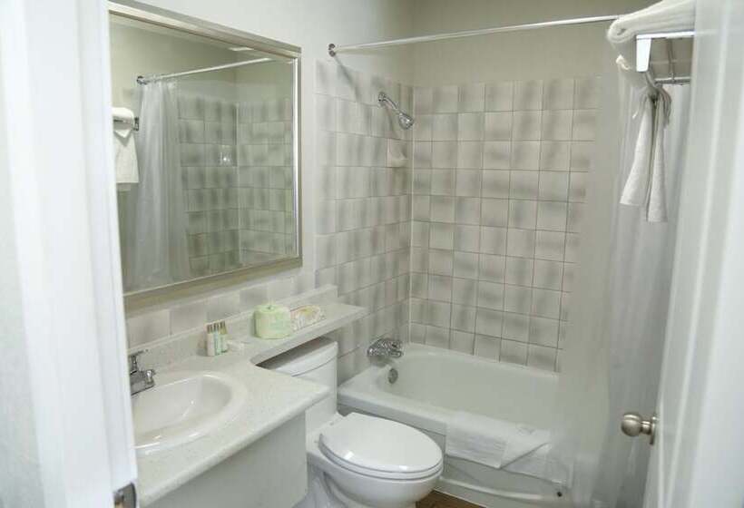 Отель Fraser Inn