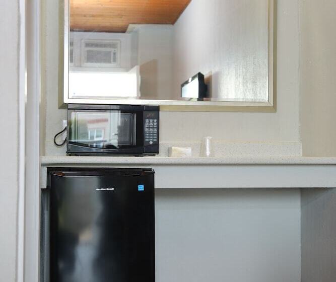 Отель Fraser Inn