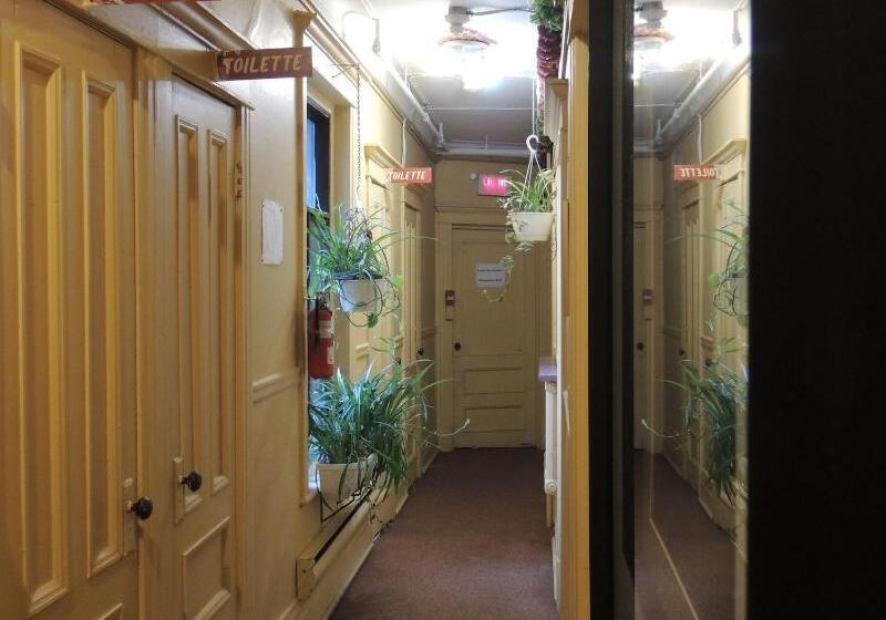 فندق Arena Palace Montreal