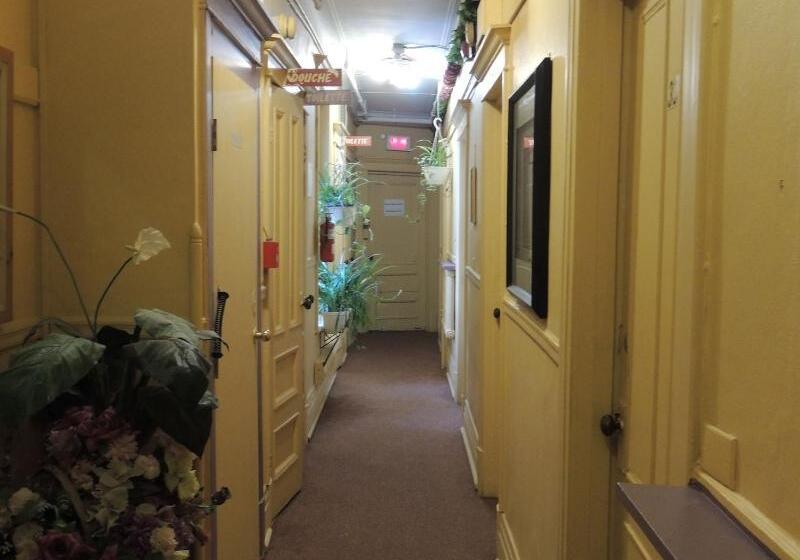 فندق Arena Palace Montreal