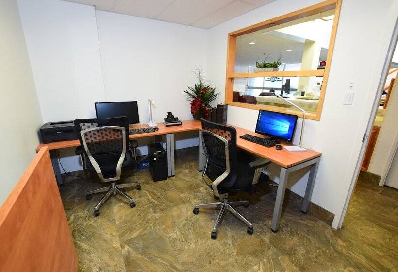 Отель Lakeland Inn