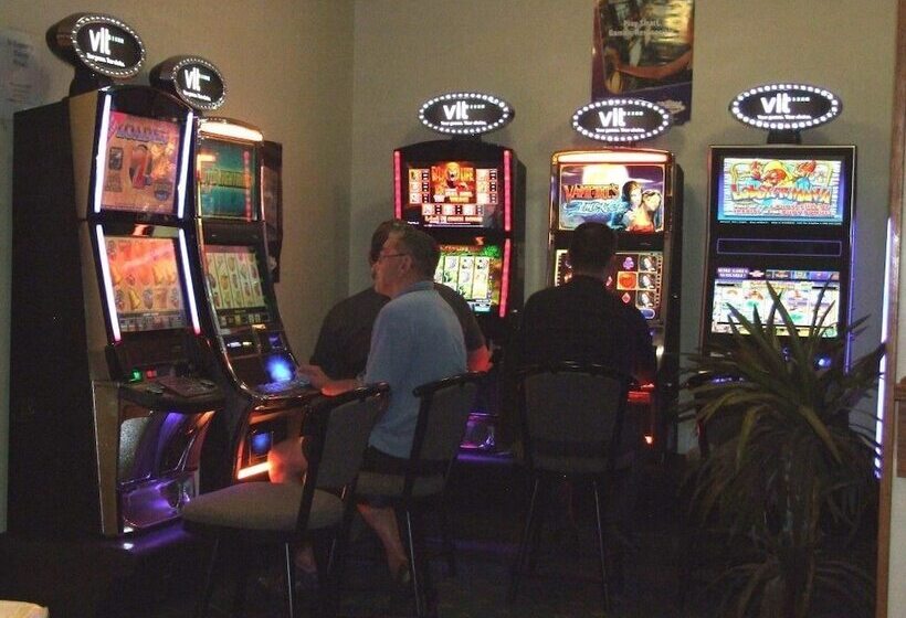 Отель Lakeland Inn