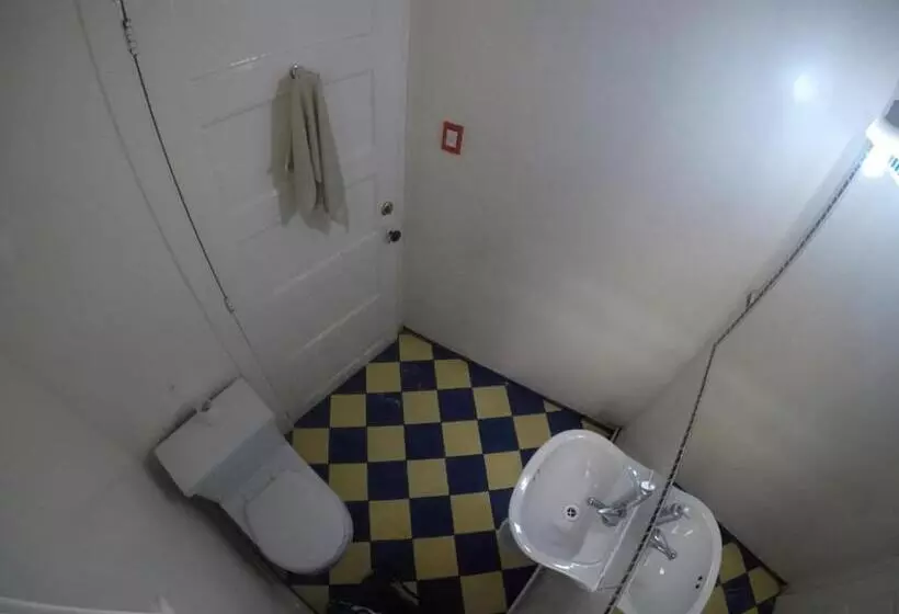 هتل Lemuria Hostel