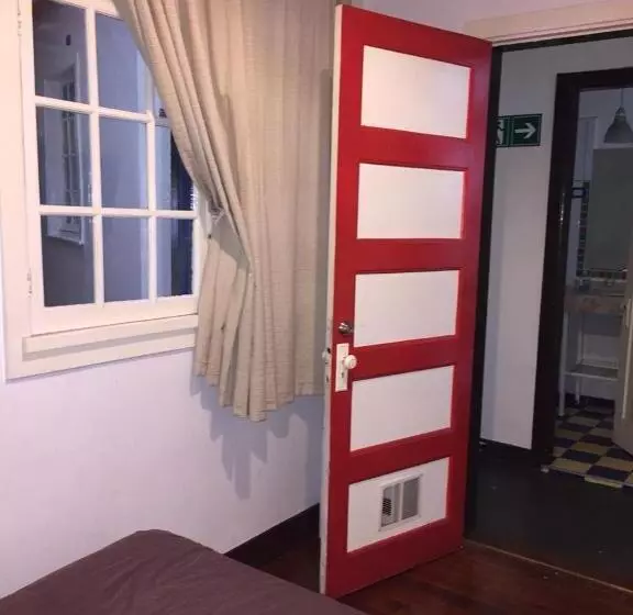 هتل Lemuria Hostel
