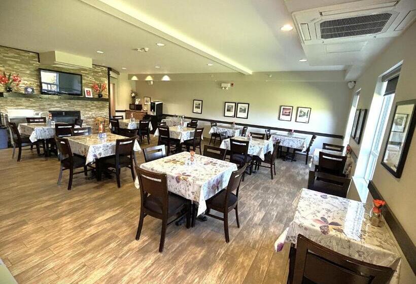 בית מלון כפרי Midland Inn & Suites