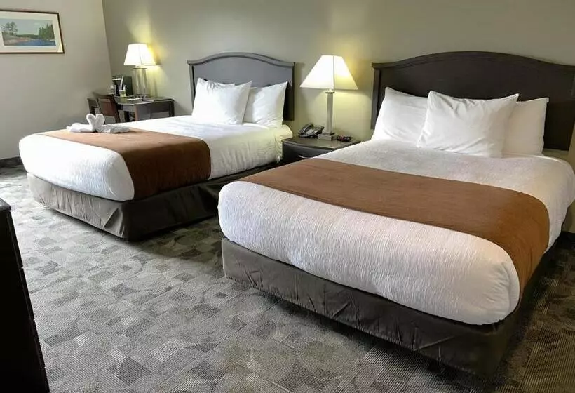 Hotelli Midland Inn & Suites