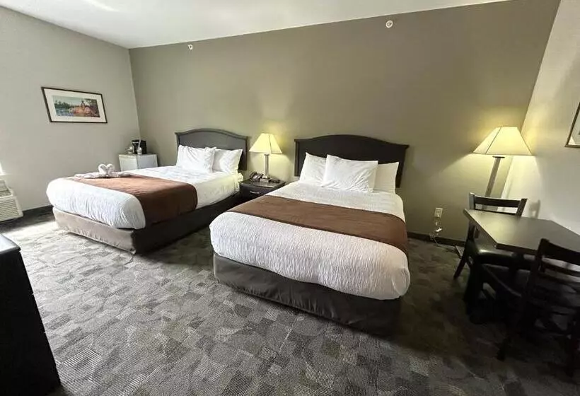 Hotelli Midland Inn & Suites
