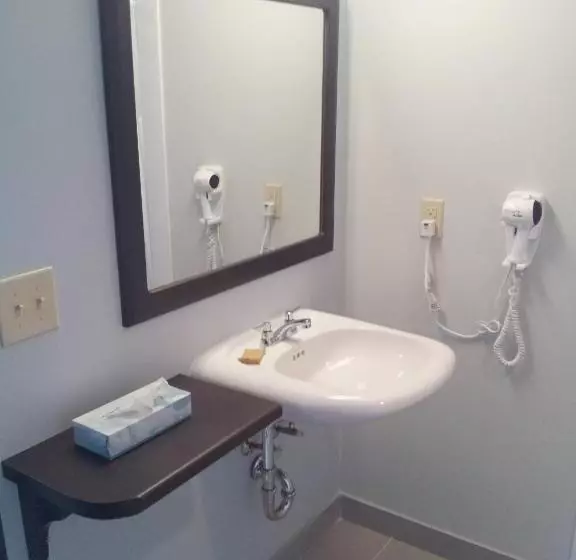 Hotelli Midland Inn & Suites