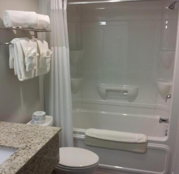 בית מלון כפרי Midland Inn & Suites